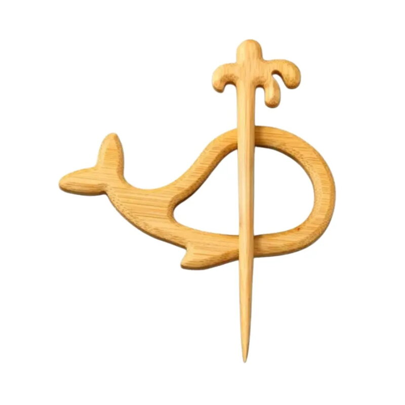 Drewniana broszka Wieloryb 3924